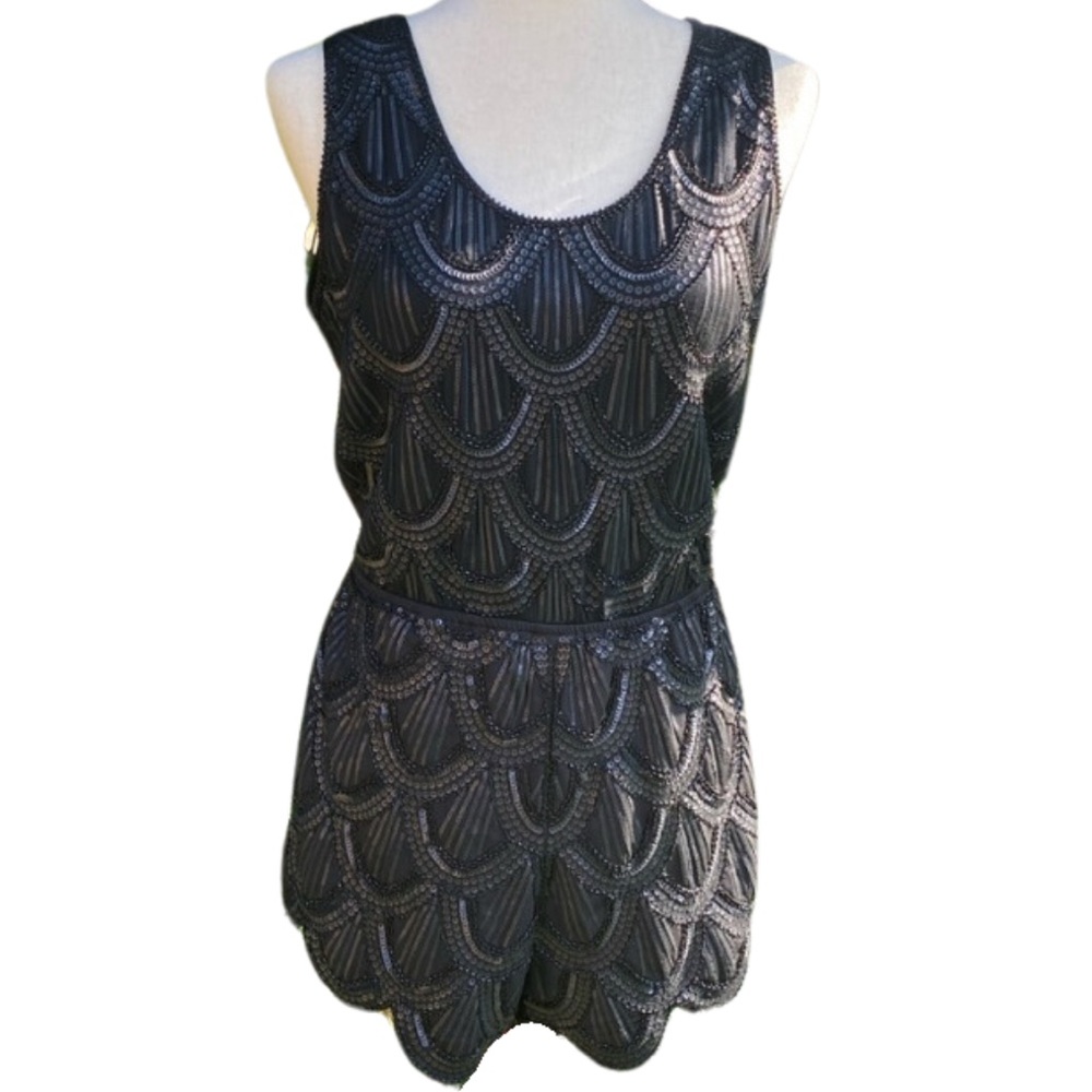 NWT Francesca’s Alya Sequin Scalloped Romper, Size M